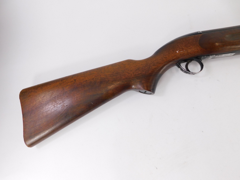 A BSA air rifle, with walnut stock and sight, 113cm long. - Bild 2 aus 3