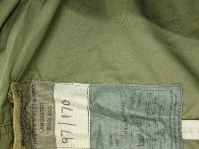 A special Air-Services green jacket, two SAS berets, sizes 6 and 5/8 and 6 and 7/8, labels for 1944 - Bild 2 aus 2