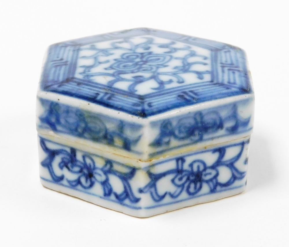 A treasure of Tek Sing Chinese porcelain hexagonal lidded box, with label and certificate of authent - Image 2 of 5