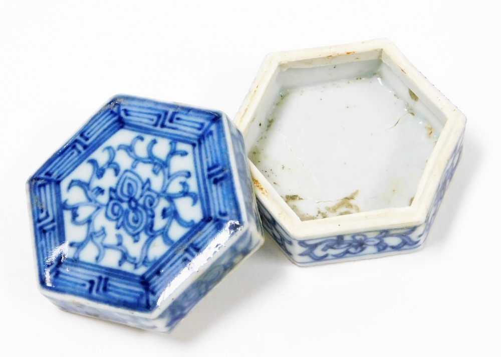 A treasure of Tek Sing Chinese porcelain hexagonal lidded box, with label and certificate of authent - Image 3 of 5