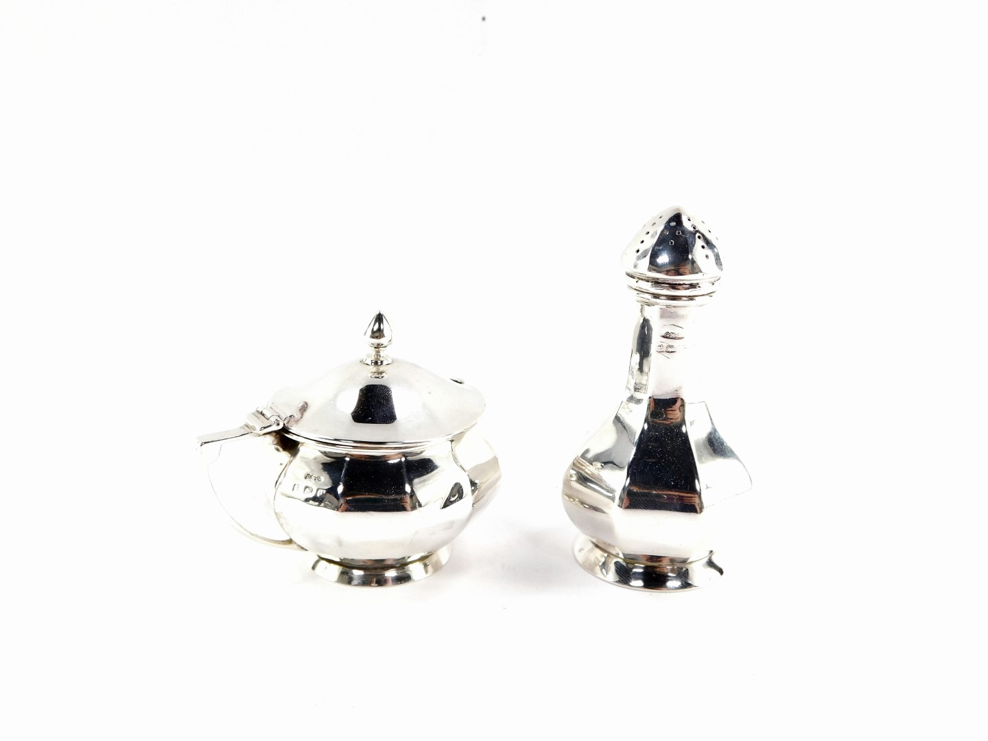 A George V silver part condiment set, comprising an octagonal pepperette, and a mustard pot with blu