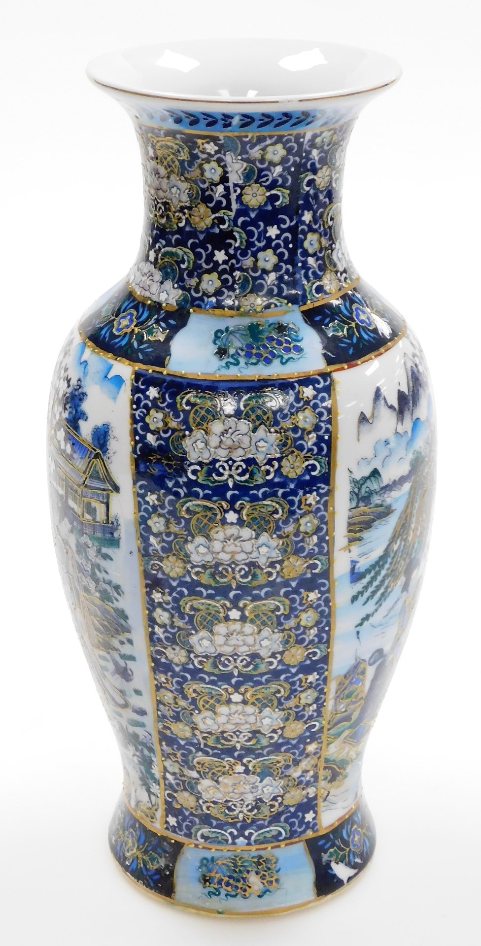 A Chinese porcelain lamp, of square section, each side decorated in enamels with warriors, Buddhist - Bild 8 aus 10
