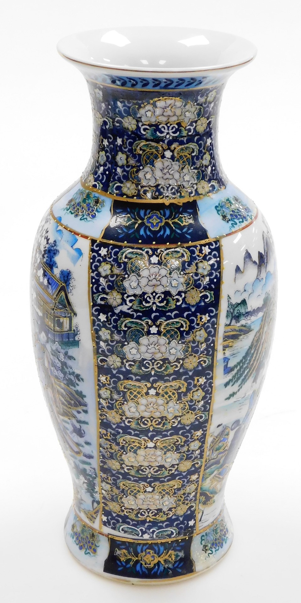 A Chinese porcelain lamp, of square section, each side decorated in enamels with warriors, Buddhist - Bild 10 aus 10