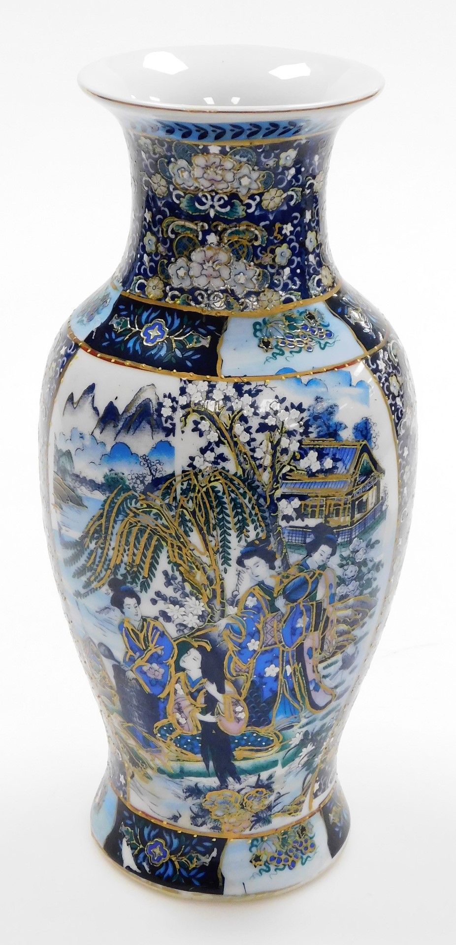 A Chinese porcelain lamp, of square section, each side decorated in enamels with warriors, Buddhist - Bild 9 aus 10