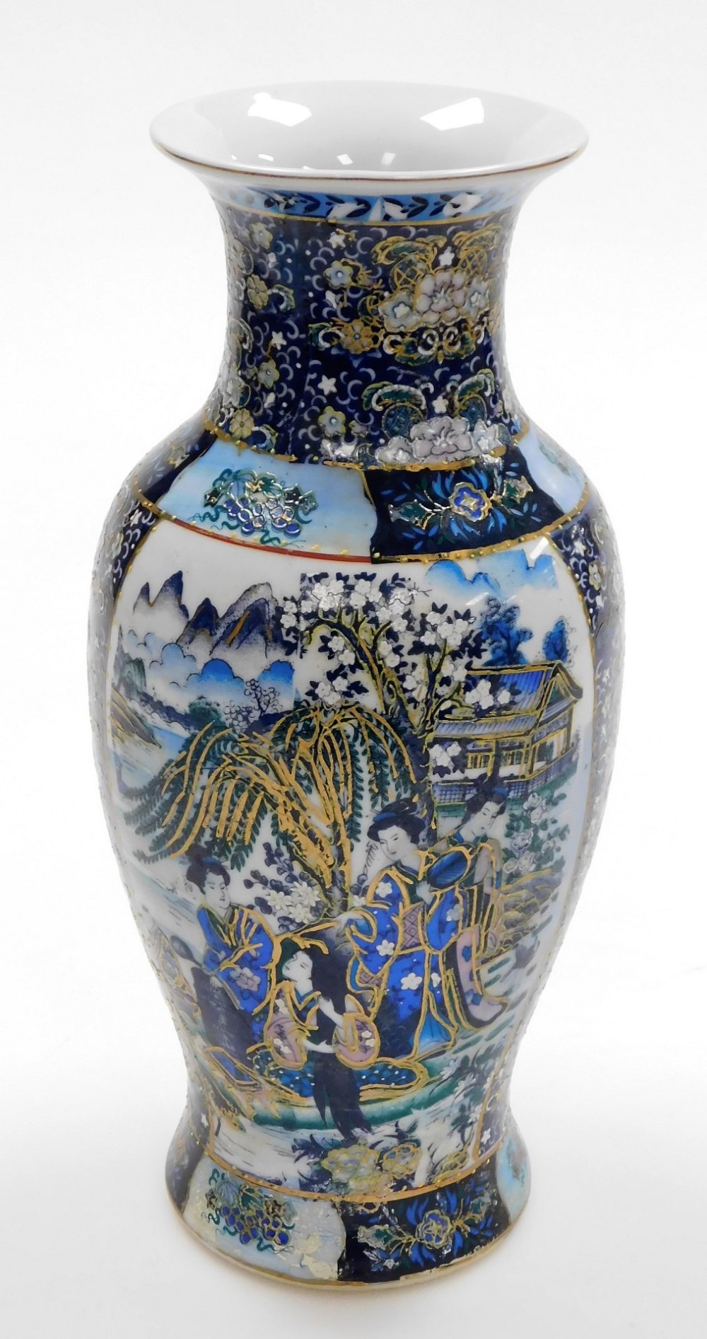 A Chinese porcelain lamp, of square section, each side decorated in enamels with warriors, Buddhist - Bild 7 aus 10