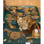 A group of brass wares, to include horse brasses, brass dog ornaments, miniature anvil, etc. (2 tra