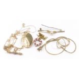 A group of 9ct gold and other jewellery, to include a bar brooch with central cultured pearl, marked