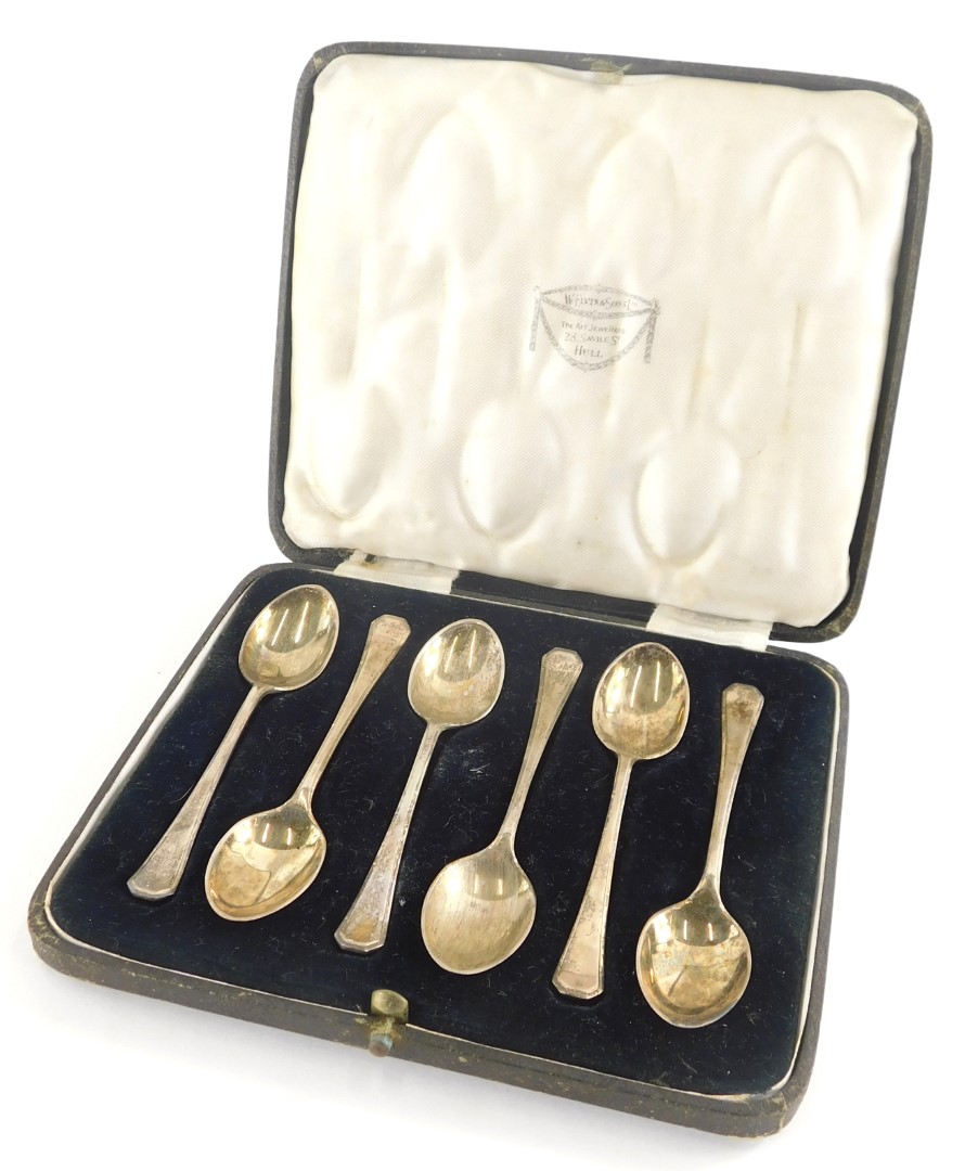 A cased set of six George V silver teaspoon, with shaped handles and plain bowls, Sheffield 1934, 10