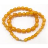 An imitation amber graduated beaded necklace, 60cm long overall, with brass clasp.