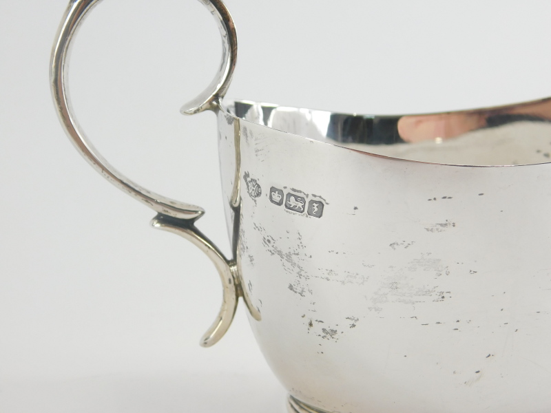 A George V silver sauce boat, of plain form, Sheffield 1917, 5oz. - Image 2 of 2