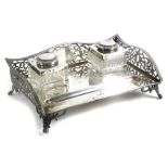An Edward VII silver desk stand, of rectangular form with a pierced gallery and single pen recess, f