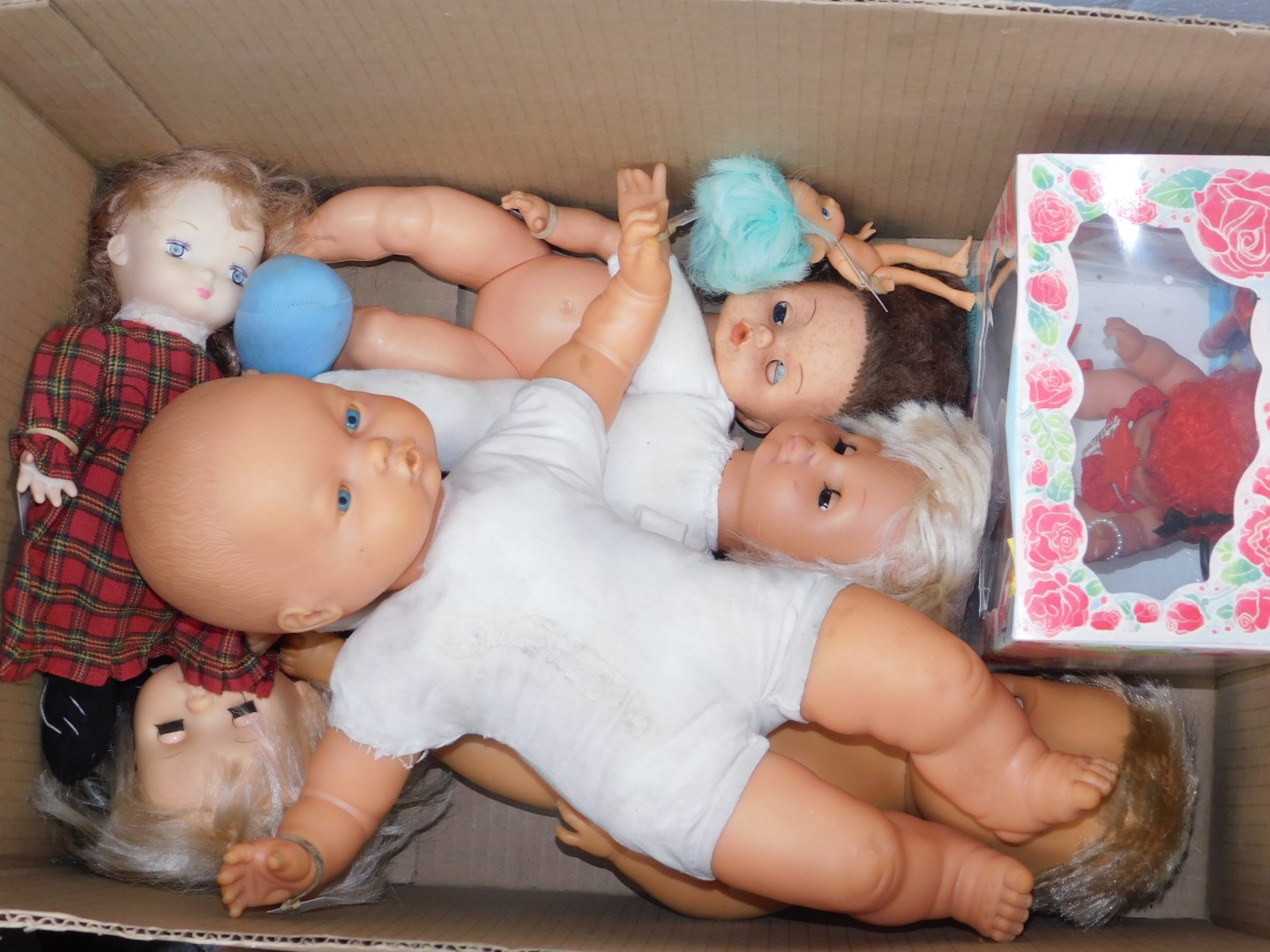 A large quantity of plastic dolls, some Barbie type dolls, etc. (3 boxes) - Image 2 of 3