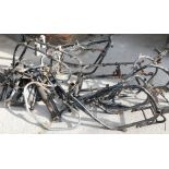 Five motorcycle frames and various motorcycle frame parts. (a quantity)