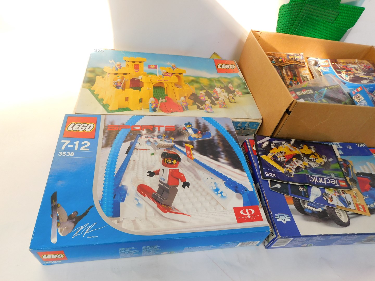 Lego boxed sets, unchecked, comprising sports 3538, system police set 6545, model team 5541 and buil - Image 2 of 3