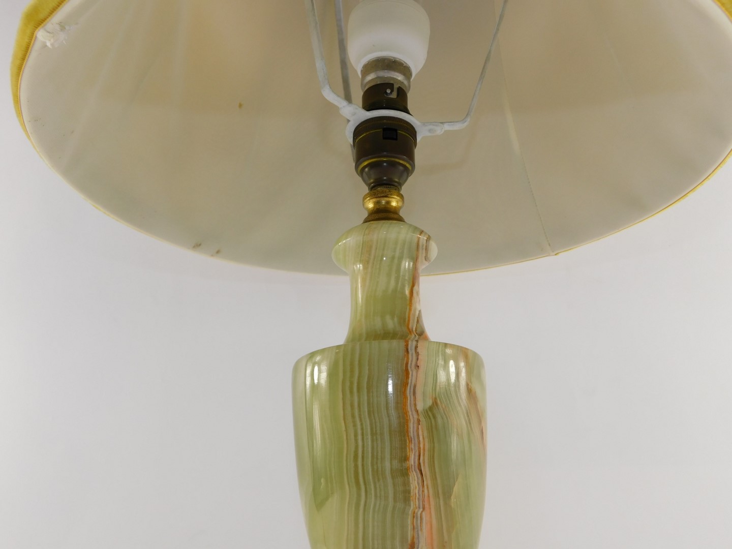 An onyx and brass table lamp, of baluster vase shape form, raised on a square base, with shade, 63cm - Image 2 of 3