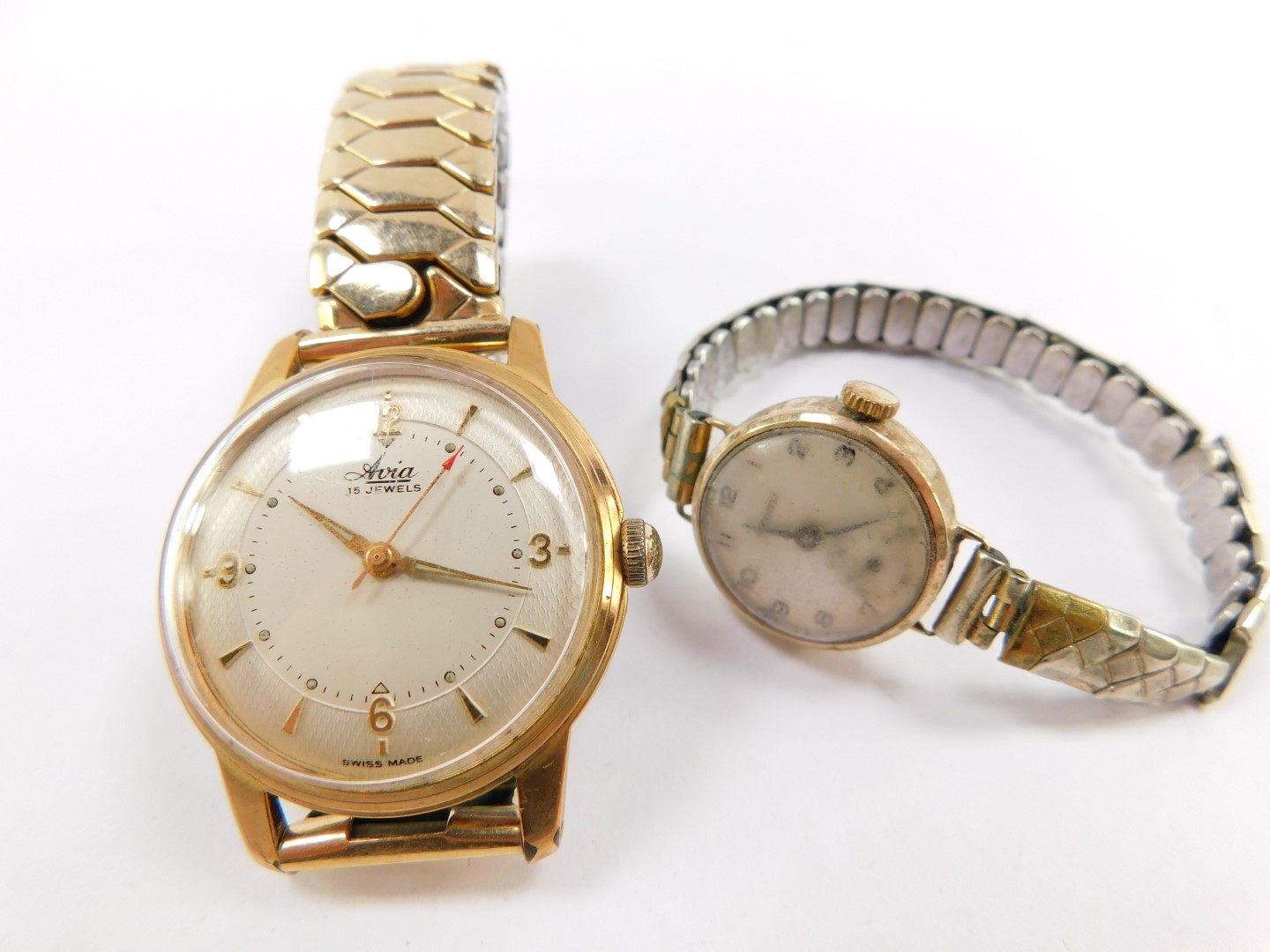 An Accurist lady's 9ct gold cased wristwatch, circular silver dial bearing Arabic numerals, subsidia - Bild 2 aus 3