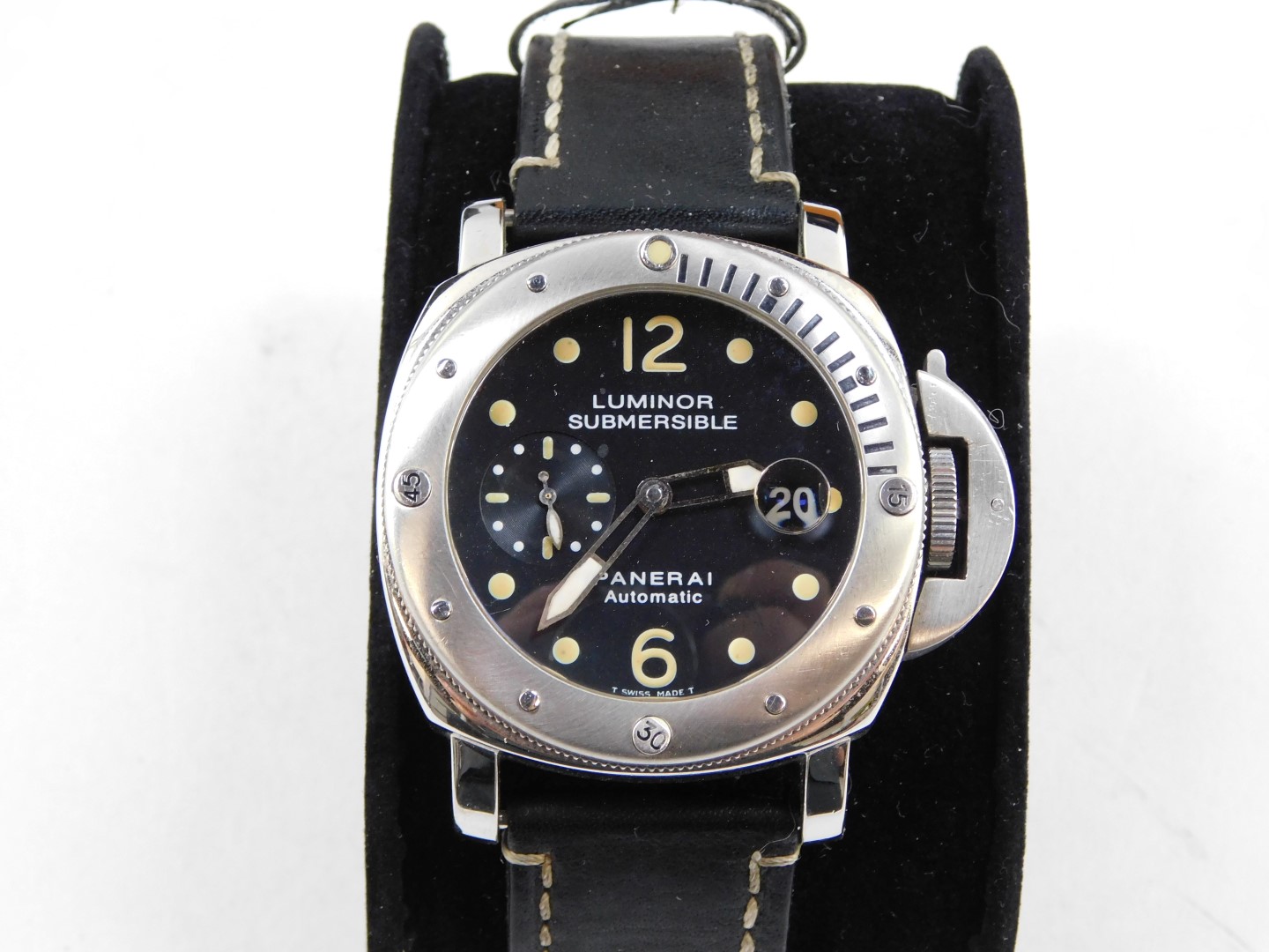 A Panerai Submersible gentleman's stainless steel cased wristwatch, Luminor submersible circular bla - Bild 2 aus 5