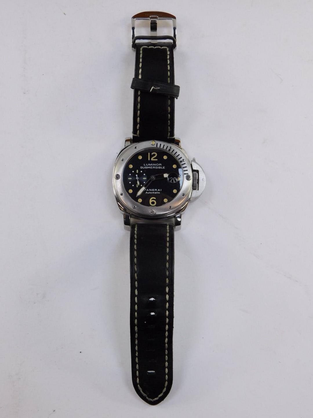 A Panerai Submersible gentleman's stainless steel cased wristwatch, Luminor submersible circular bla - Bild 3 aus 5