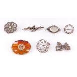 Silver and costume brooches, including an Art Nouveau foliate brooch, and an agate set brooch. (7)