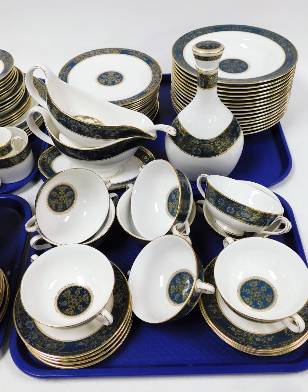 A Royal Doulton Carlyle pattern part tea and dinner service, comprising coffee cans and saucers, lar - Image 5 of 6