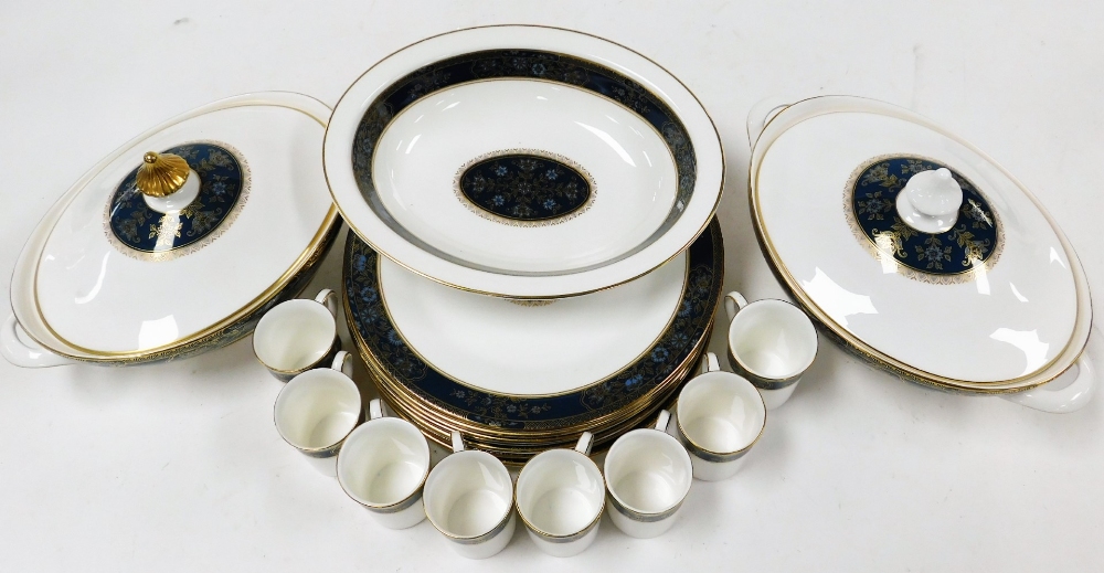 A Royal Doulton Carlyle pattern part tea and dinner service, comprising coffee cans and saucers, lar - Image 6 of 6