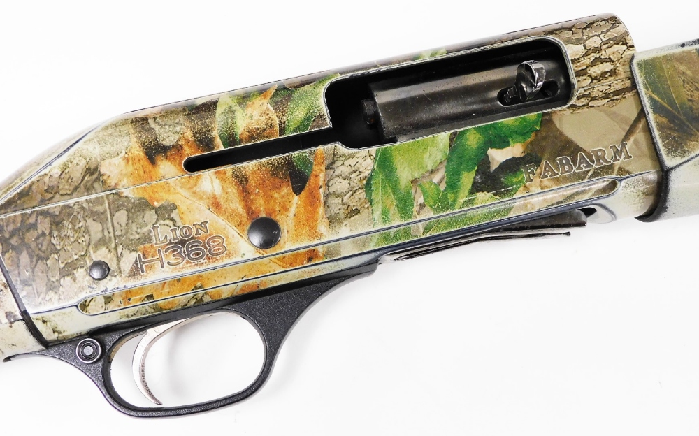 A EuroLion H368 Fabarm single barrel self loading shotgun, serial number 7006097, with camouflaged f - Bild 2 aus 6