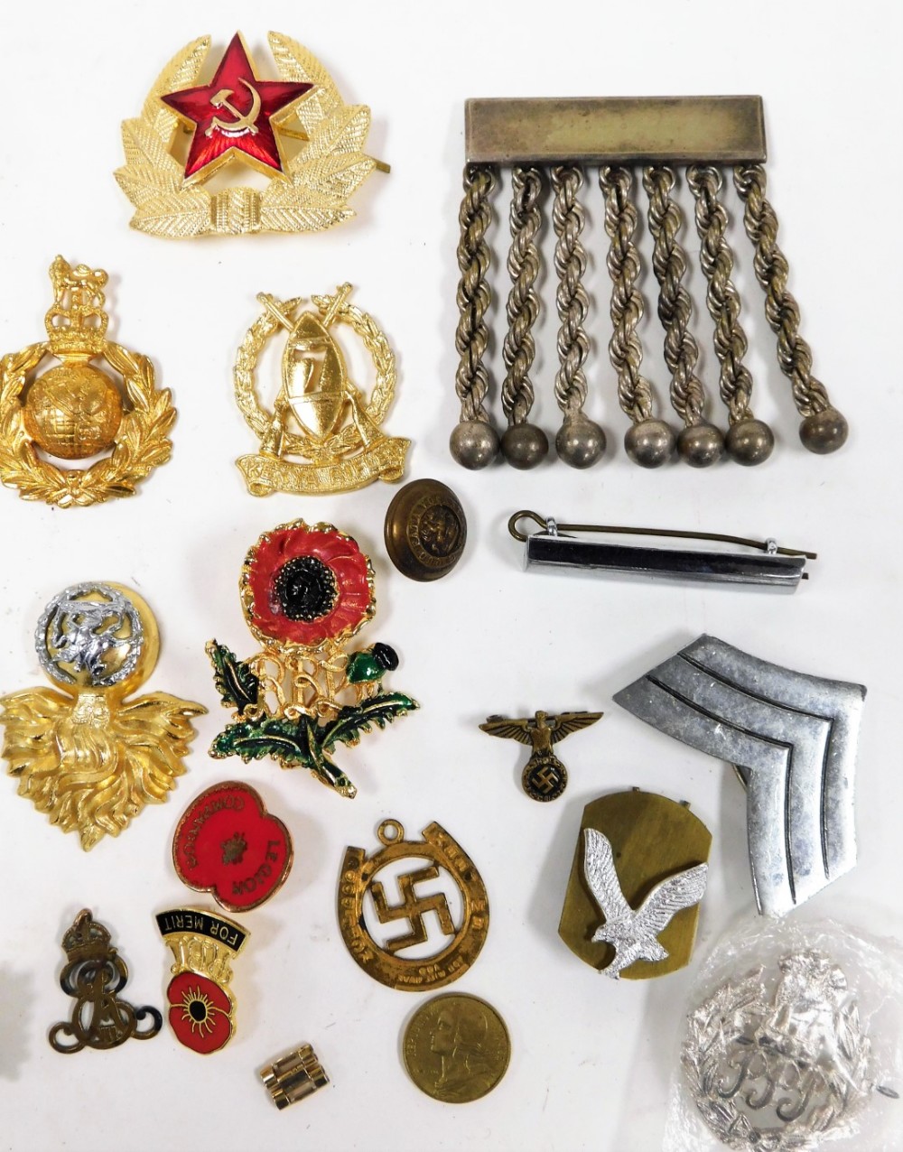 A group of jewellery and effects, cap badges, bar brooches, silver plated uniform chains, etc. (a qu - Image 3 of 3