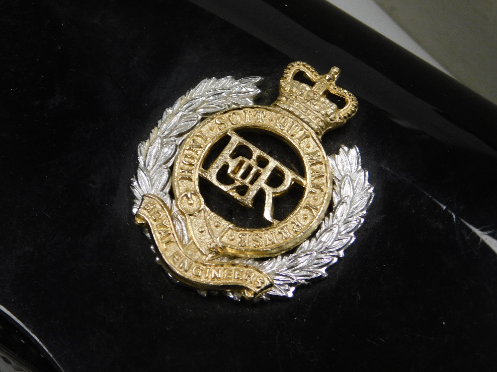 A group of Royal Engineers badges, belts and arm straps, to include a Royal Engineers carry case, be - Bild 4 aus 5