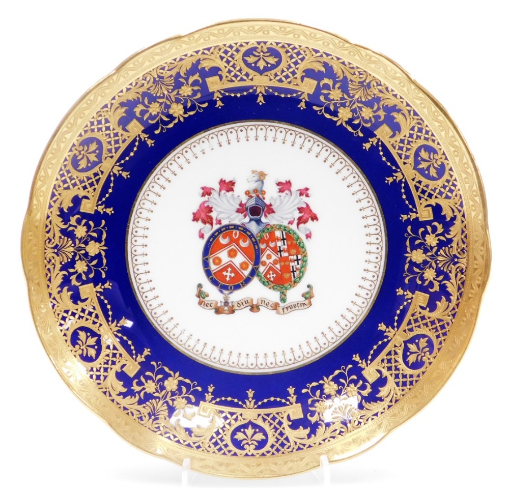 A Minton armorial cabinet plate, with family crest to the centre bearing Latin inscription nec diu n