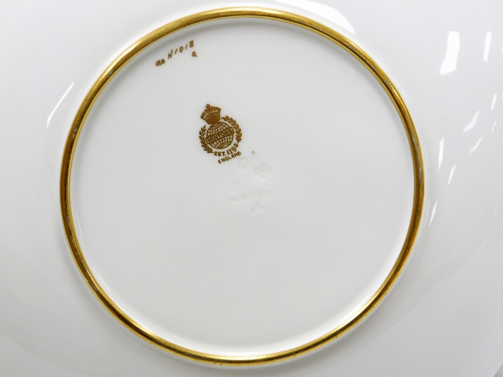A Minton armorial cabinet plate, with family crest to the centre bearing Latin inscription nec diu n - Image 3 of 3