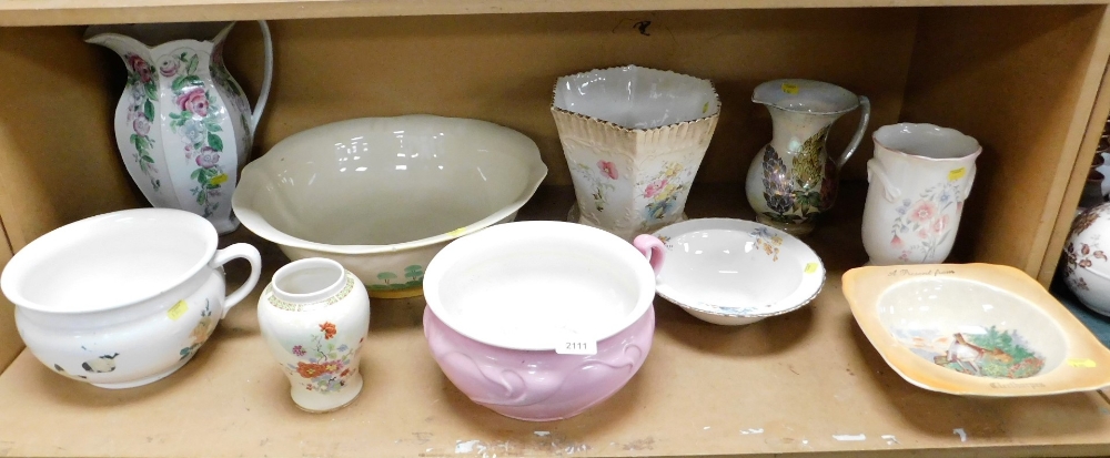 Various ceramics and effects, chamber pots, a wash bowl, various jugs, etc. (1 shelf)