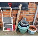 Various garden effects, snow shovel, plastic planters, spirit level miniature step ladder, etc.