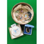 A group of costume jewellery, compacts, beaded necklaces, etc. (1 box)