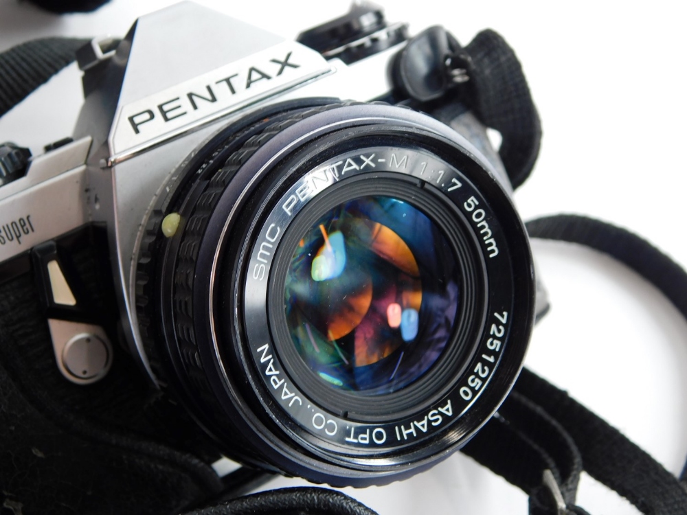 A Yashica FX-3 camera with lens, a Pentax ME Super camera with lens, etc. - Bild 3 aus 5
