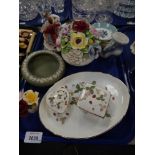 Various ceramics and effects, to include Royal Doulton posy groups, Wedgwood green Jasperware dish,