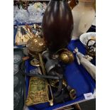 A group of brasswares, to include horse brasses, goblet, chestnut roaster, decorative vase, etc. (1