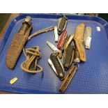 A group of pen knives and hunting knives, a coopery, etc. (a quantity)