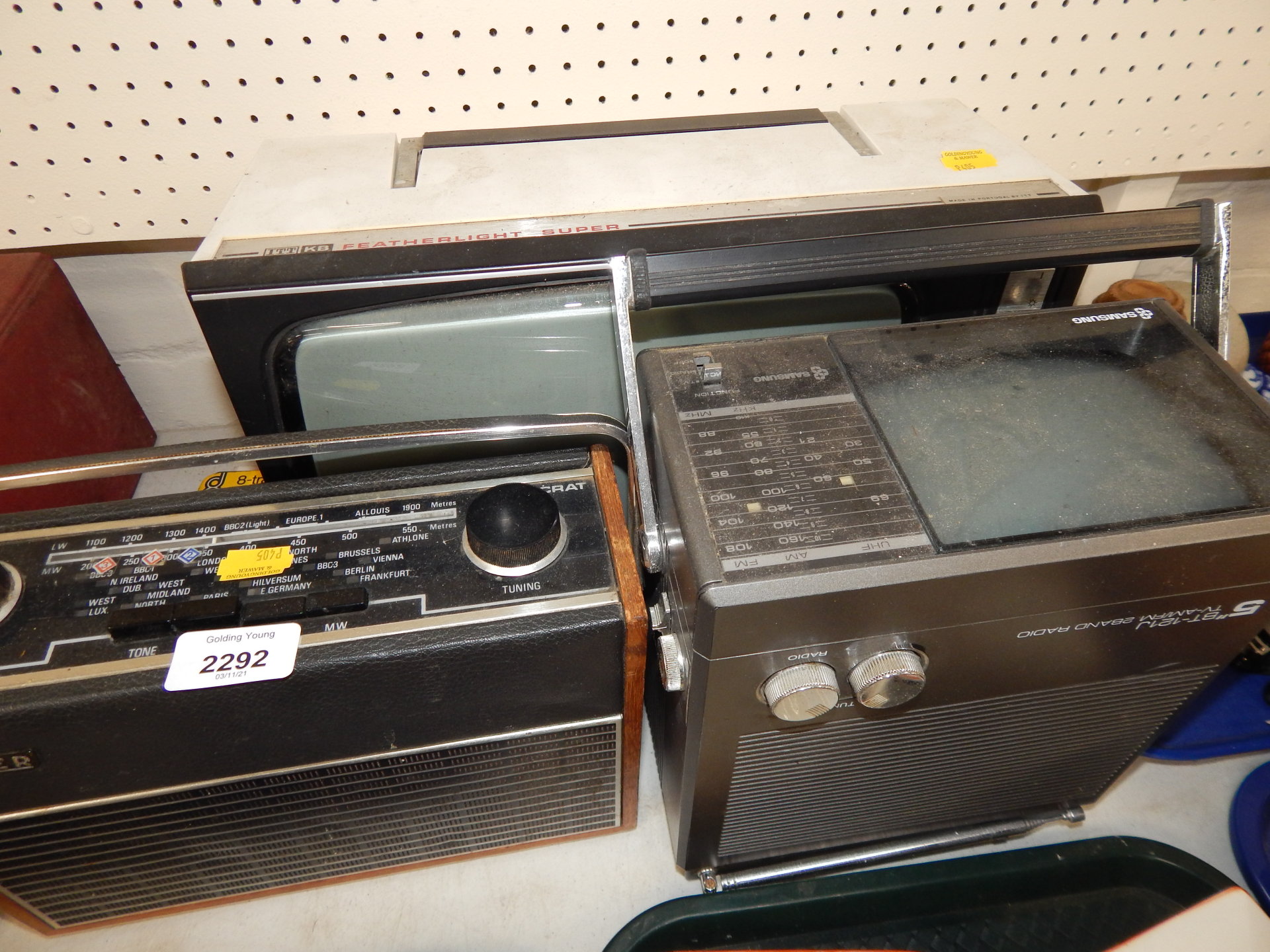 A Hacker vintage radio, Super television and a Samsung BT-121J AM/FM two band radio. (3)