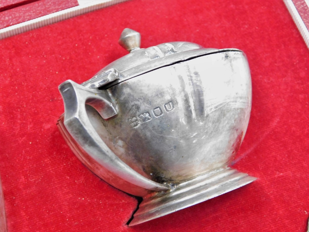 An Elizabeth II silver part cruet, the mustard pot and pepper pot with urn shaped finials and shaped - Image 2 of 2