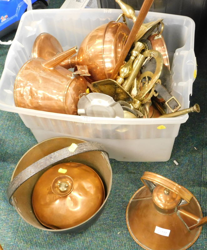 Various brass and copper ware, kettle, jam pan, coaching horn, various other metalware, etc. (1 box)