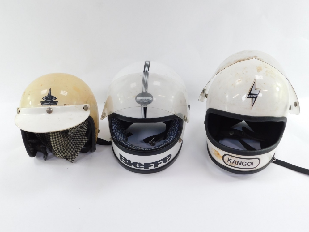 Three motorcycle helmets, comprising a Kangol white helmet, a BFE Bieffe helmets white crash helmet - Image 2 of 3