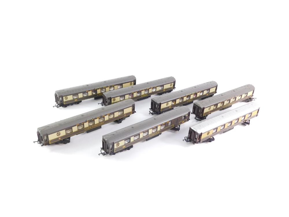 Hornby OO gauge Pullman coaches, including Juana, Sheila, car number 71, third class, car number 78.