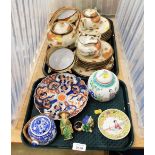 Various Oriental ceramics, to include an Imari dish, 19cm diameter, ginger jar and cover, 12cm high,