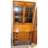 An early 20thC oak bureau bookcase, 177cm high, 84cm wide, 45cm deep.