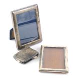 An early 20thC sterling silver and oak photograph frame, of rectangular form, lacking easel, 16cm x