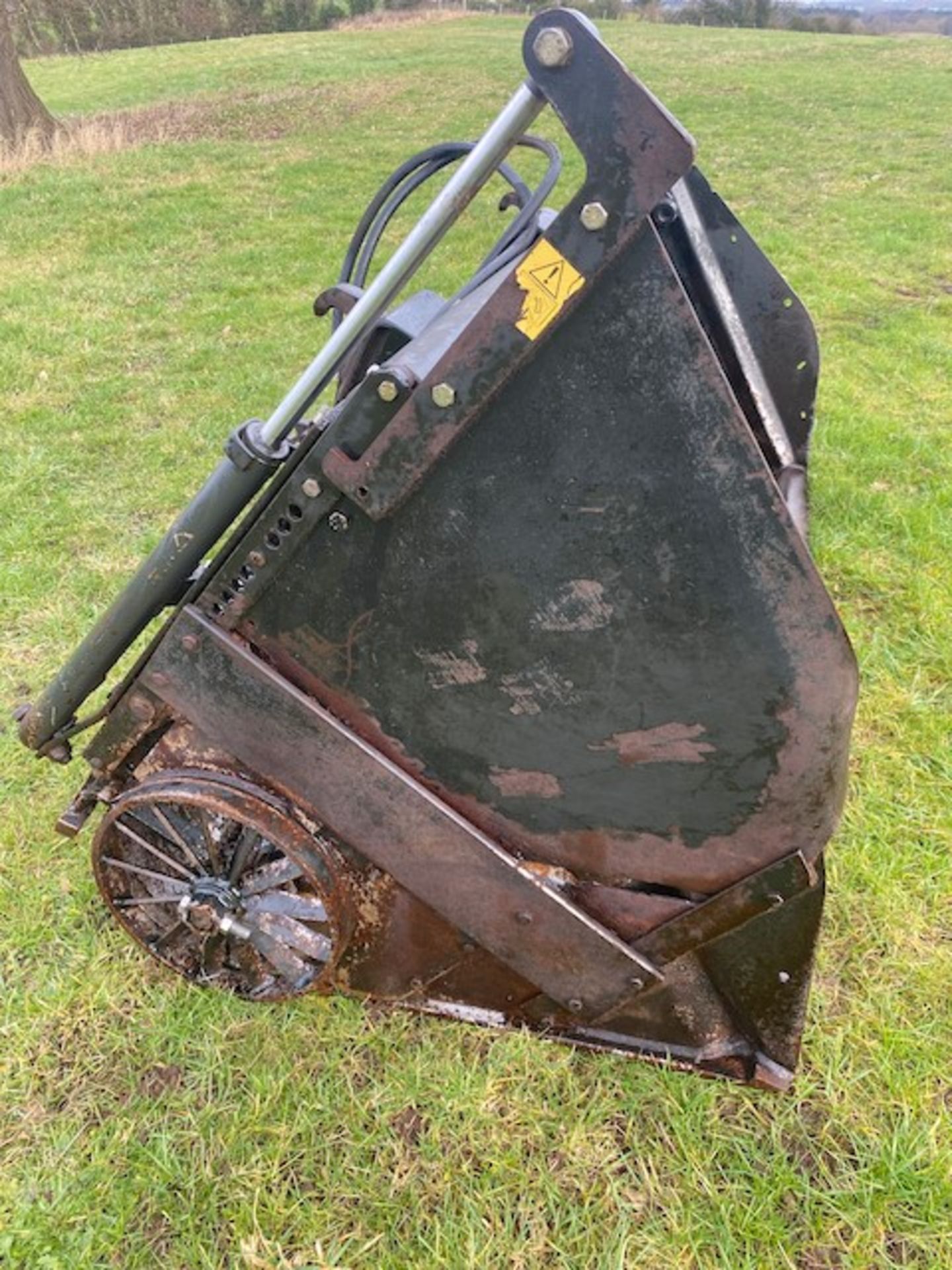 CHILTERN MX ROOT CHOPPER FEEDER BUCKET BOLT ON EURO BRACKETS - Image 5 of 8