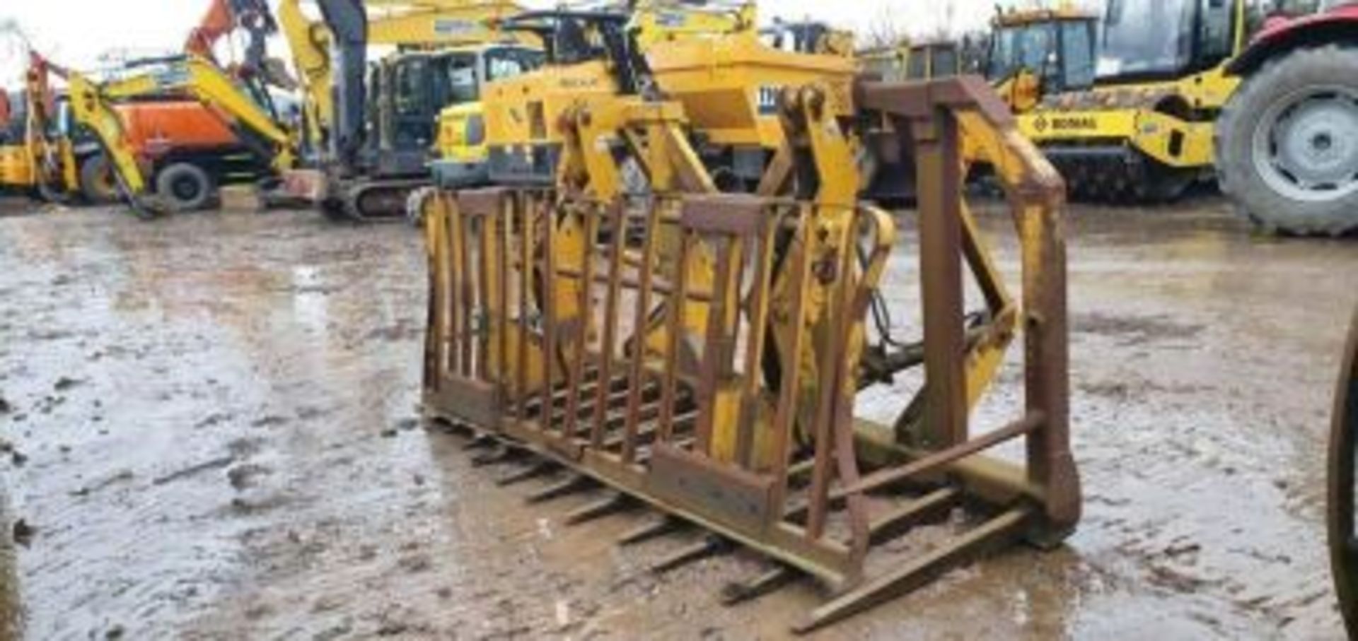 10FT HEAVY DUTY PUSH OFF BUCKRAKE HAS JCB FITTINGS BUT COULD EASILY CONVERT TO 3POINT LINKAGE