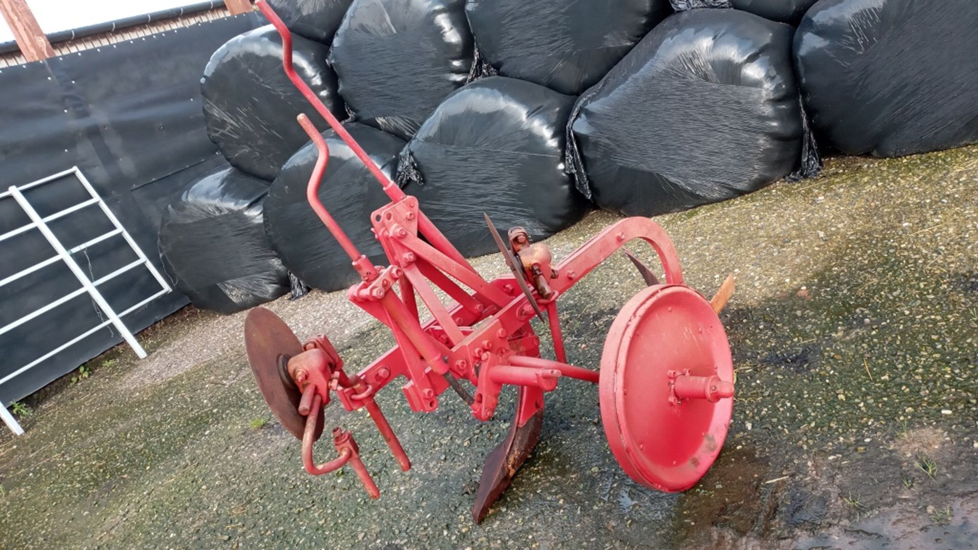 DAVID BROWN 2 FURROW PLOUGH - 2 PAIRS OF DISCS BUT ON SKIMMERS - Image 2 of 4