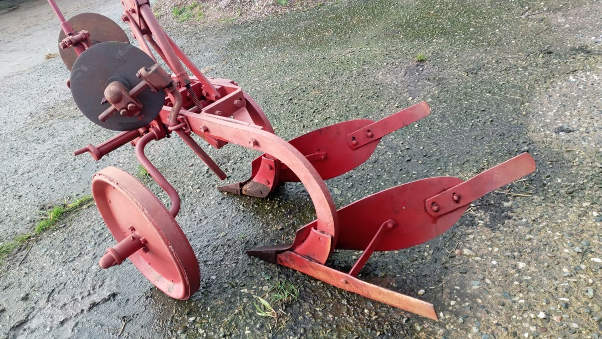 DAVID BROWN 2 FURROW PLOUGH - 2 PAIRS OF DISCS BUT ON SKIMMERS - Image 3 of 4