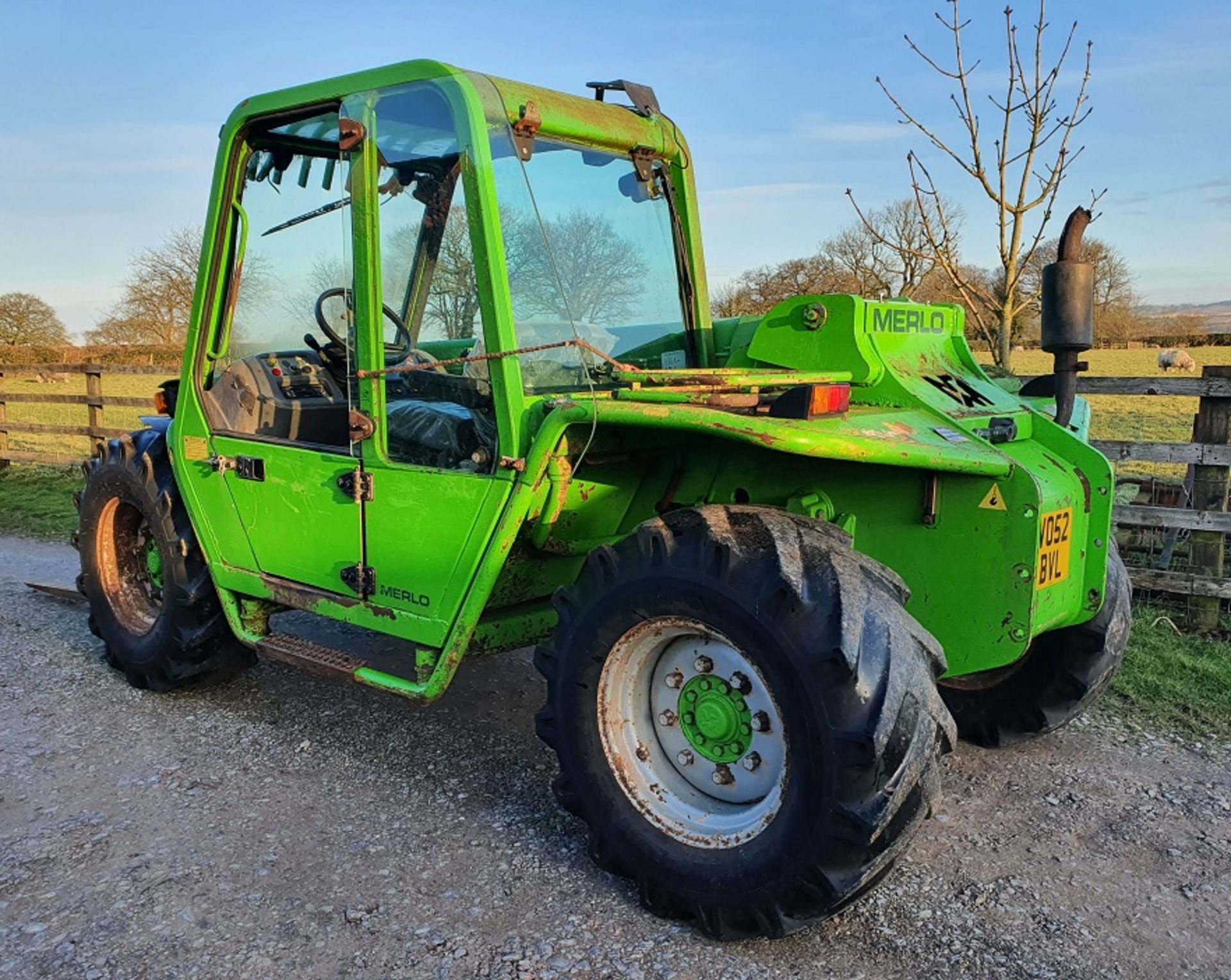 MERLO 26.6 TELESCOPIC HANDLER YR 2002 C/W PALLET TINES 10,045 HOURS - Image 2 of 14